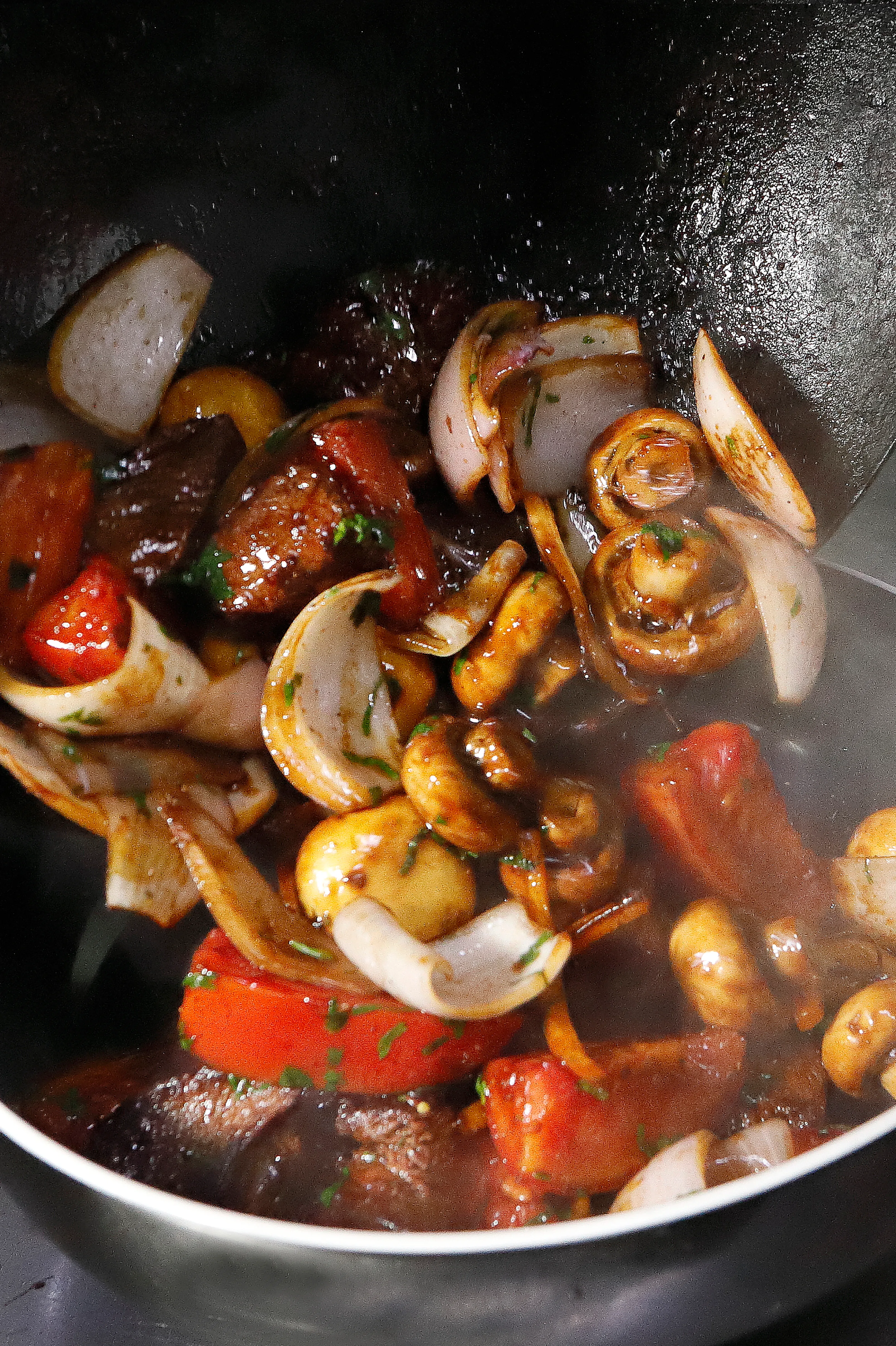 Salteado de langostinos con papas y arroz