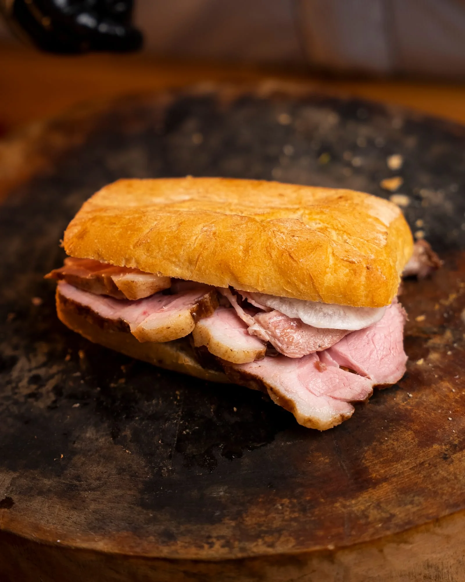 Pan con carne al horno fileteada